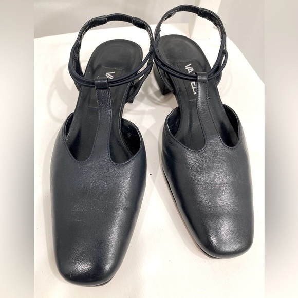 VANELI NAVY LEATHER SHOES - Size 6 - Picture 7 of 9